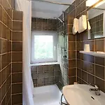 Klara Aparthotel 3*